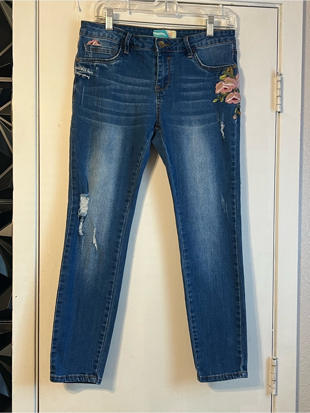 Women's Floral Embroidered Skinny Jeans